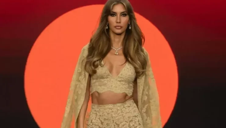 46 yaşındaki Çağla Şıkel’in fit vücudu Londra Moda Haftası’na damga vurdu