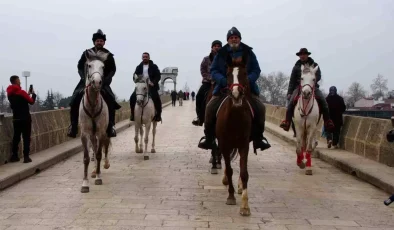 At Sırtında Hac Yolculuğu Edirne’de