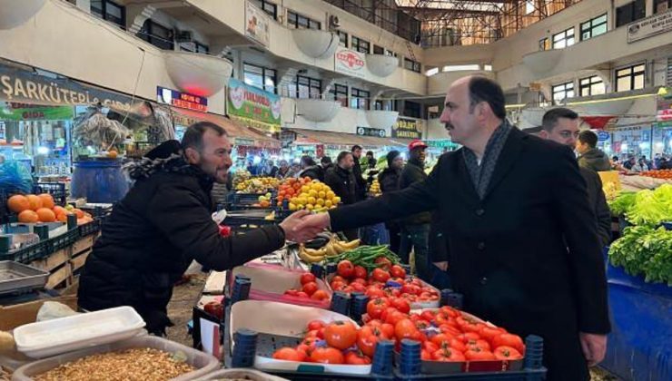 Başkan Altay iftar öncesi ve teravih sonrası Konyalılarla bir araya geldi