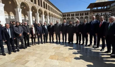 Bilal Erdoğan, Ahmed Şara ile Emevi Camii’nde cuma namazı kıldı