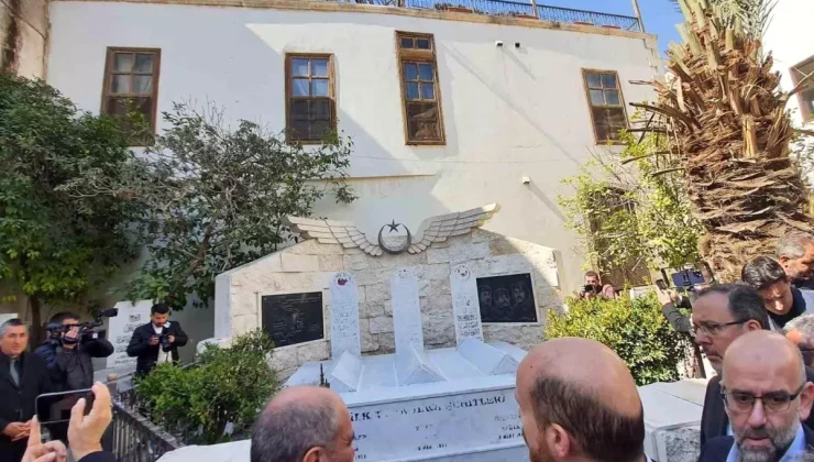 Bilal Erdoğan, cuma namazını Emevi Camii’nde kıldı
