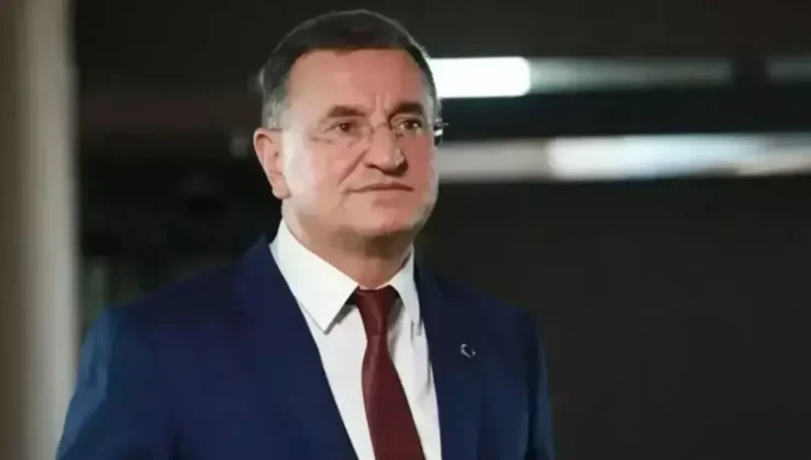 CHP’den ihraç edilen Lütfü Savaş, Üsküdar Üniversitesi’nde işe başladı
