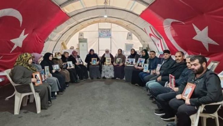 Diyarbakır anneleri Ramazan ayını evlat nöbeti tutarak geçiriyor