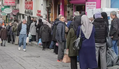 Fiyatı duyan koştu! 1 saat sırada bekleyip esnafa teşekkür ettiler