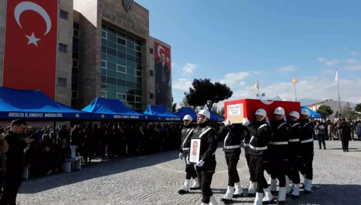 Kalp Krizinden Hayatını Kaybeden Polisi Saygıyla Andılar