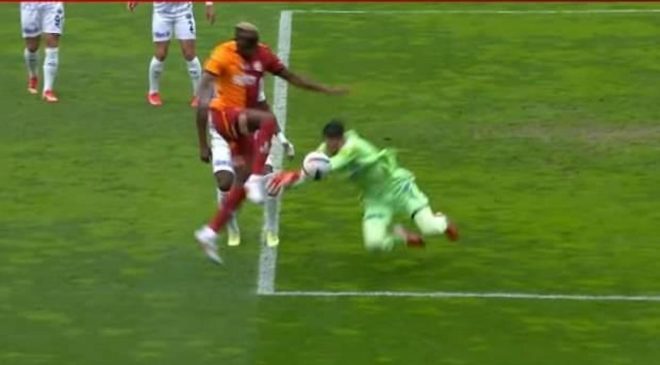Kasımpaşa-Galatasaray maçının VAR kayıtları açıklandı