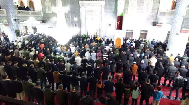 Şanlıurfa’da Birinci Teravih Namazı Coşkuyla Kılındı