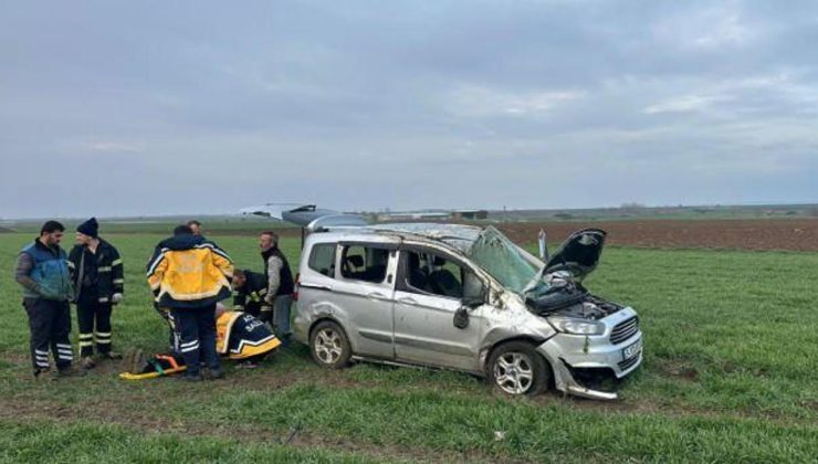 Takla atan hafif ticari araçtaki 4 kişi yaralandı