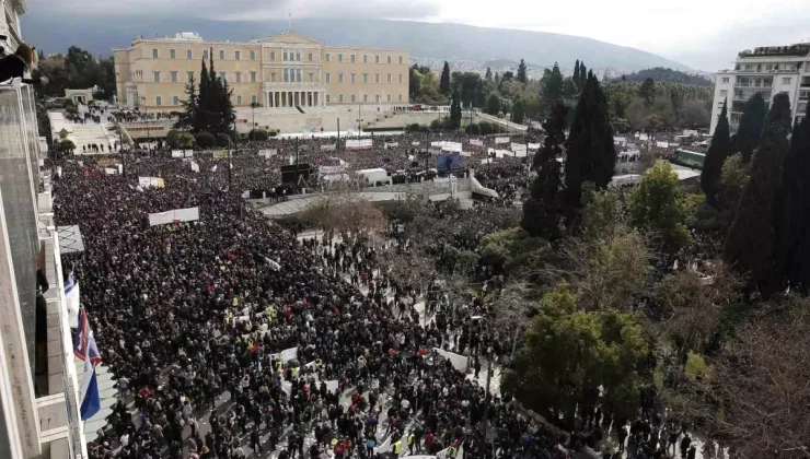 Yunanistan’da Tren Kazası Protestosu Çatışmaya Dönüştü