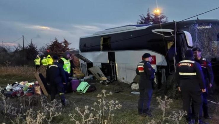 Yunanistan’dan gelen yolcu otobüsü Çanakkale’de kaza yaptı